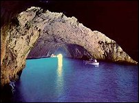 Den bl&aring; grotte p&aring; Caprui