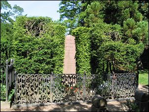 H.C. Andersens gravsted p&aring; Assistens kirkeg&aring;rd i K&oslash;benhavn