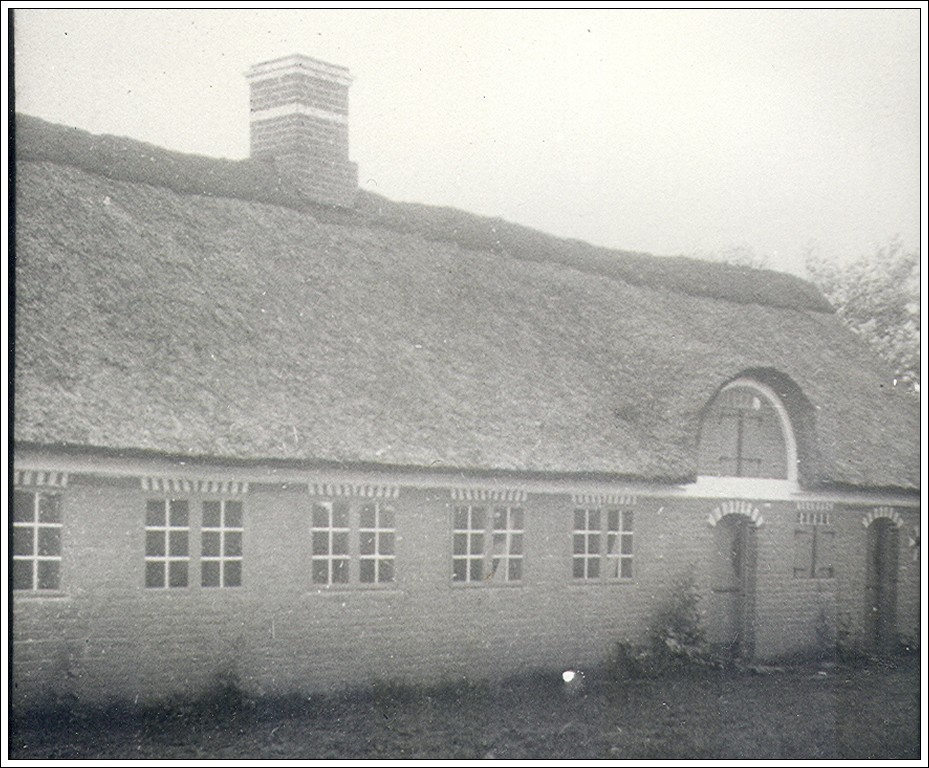 Foto af huset formentlig taget ret kort tid efter dets genopførelse på Frilandsmuseet