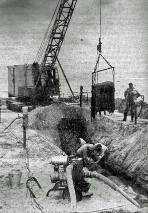 Den store gravemaskine igang med udgravningen